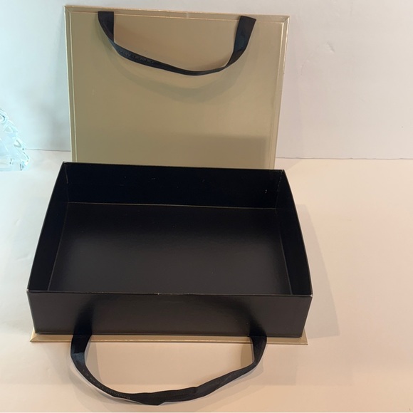 🆕 Luxurious Giorgio Armani “Sì” Gift Box – Elegant Collector’s Treasure - Picture 6 of 16